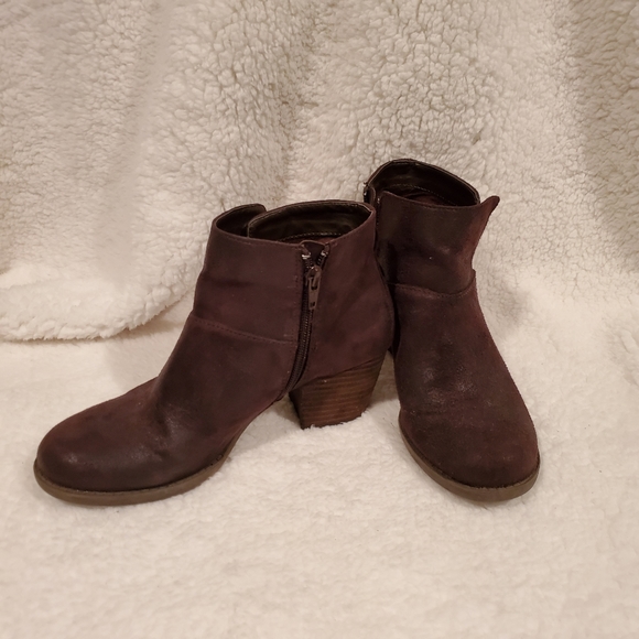 Crown Vintage Shoes - Crown Vintage Brown Booties Distressed Look Sz 7